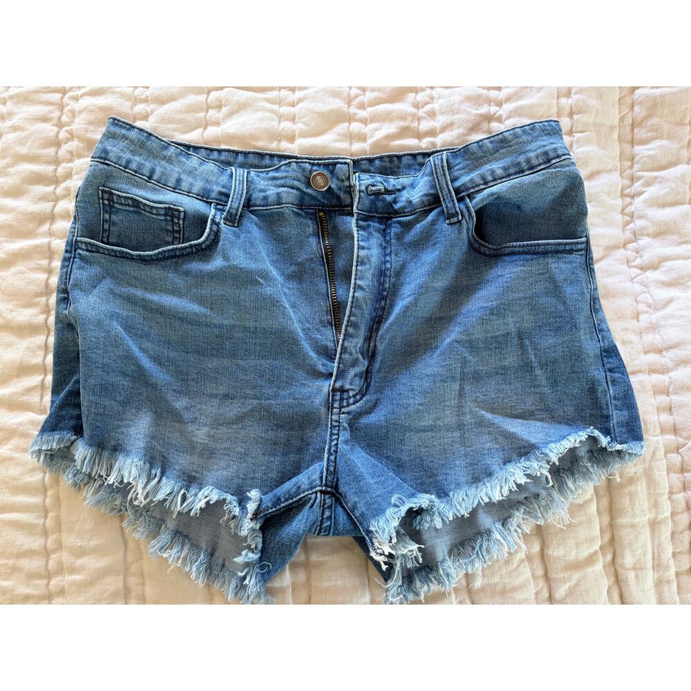 Fashion Nova Light Wash Frayed Hem Denim Shorts Size 13